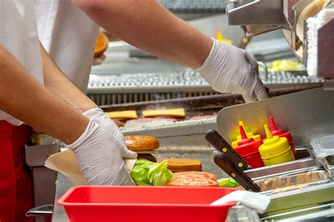 working in fast food kitched poor are quality